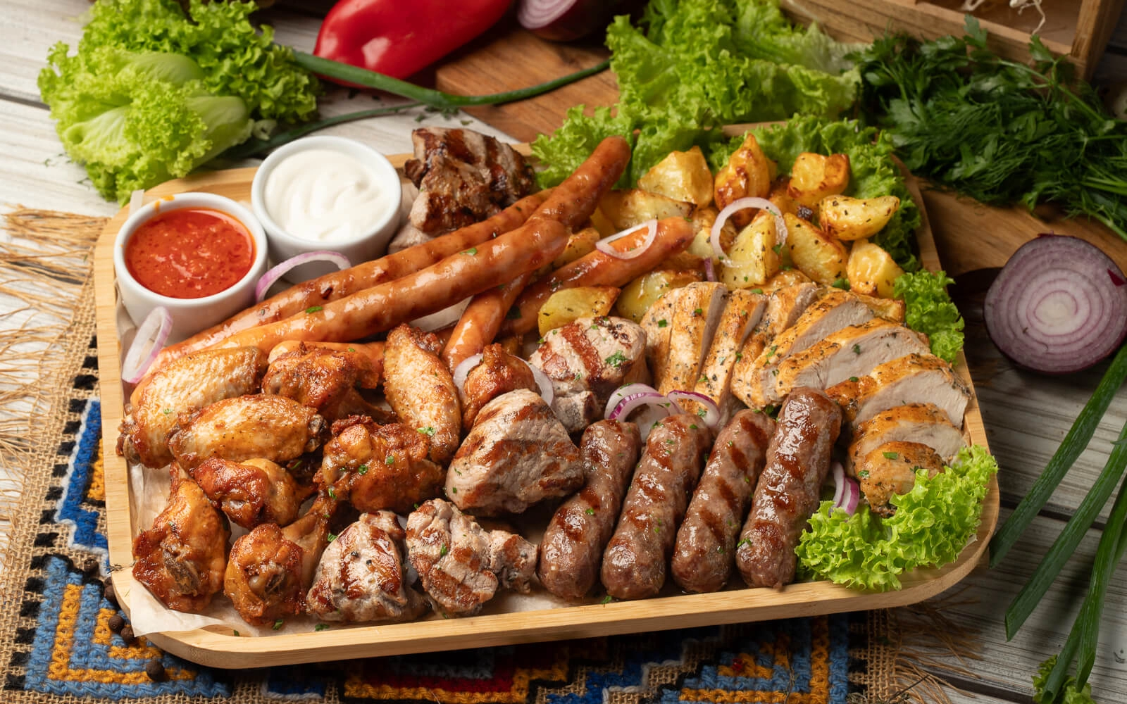 Platou grill cu carne și cartofi - 1100/50/50g